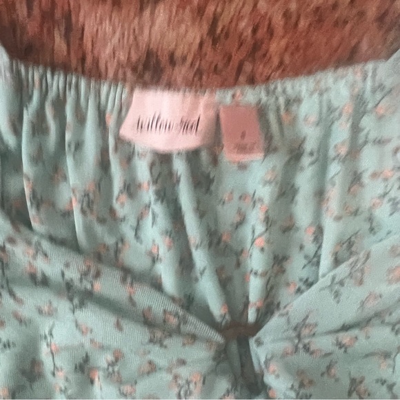 Flowy Green Floral Spring Blouse - Picture 3 of 4